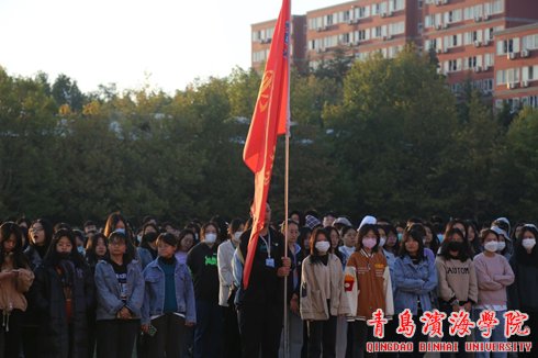 主持本次升旗的是2019级财务管理专