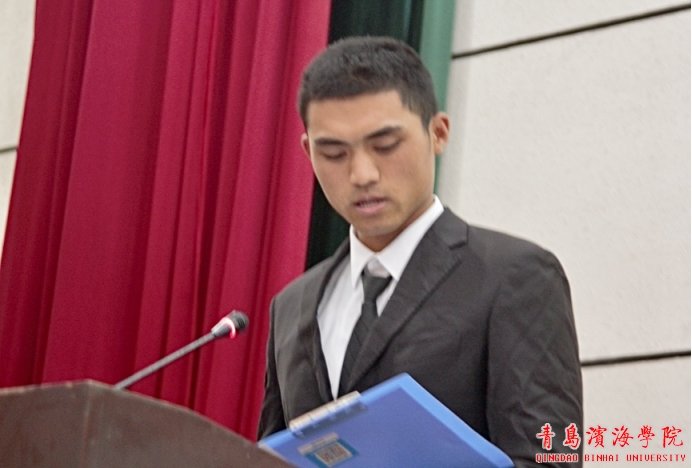 本次大会由院长助理李俊倩老师主持