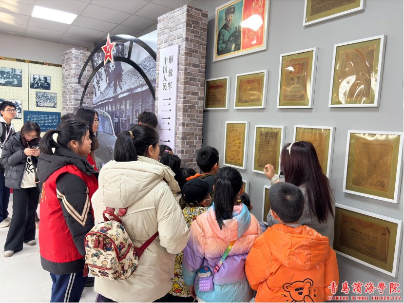 组织了一场意义非凡的雷锋纪念馆参观活