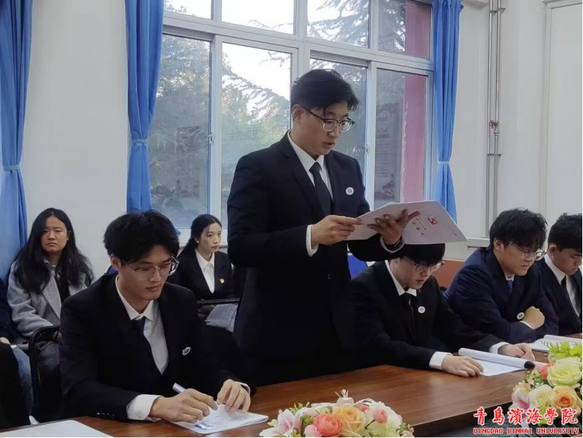 大会在庄严的《国际歌》中拉开了帷幕