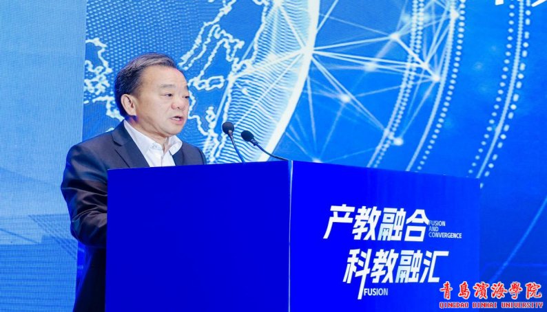 行业协会的专家教授及代表们共同见证了