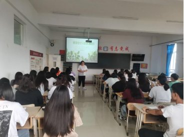 张霞老师为同学们讲解家国情怀是主体对