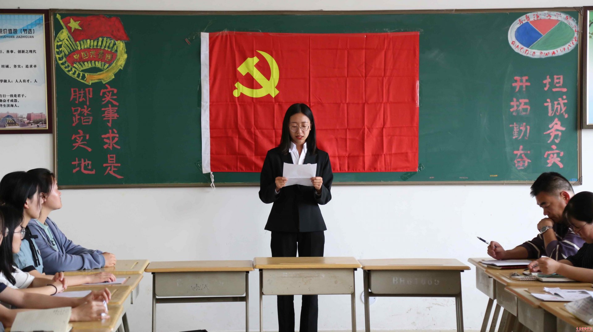 纪检兼统战委员李圣梅