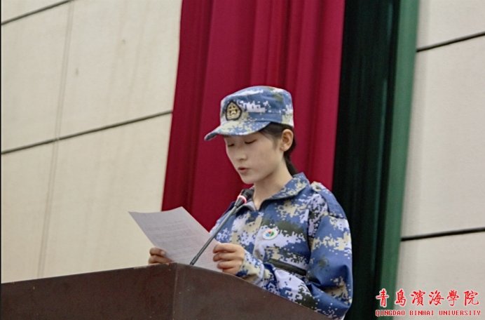 全体师生起立奏唱校歌