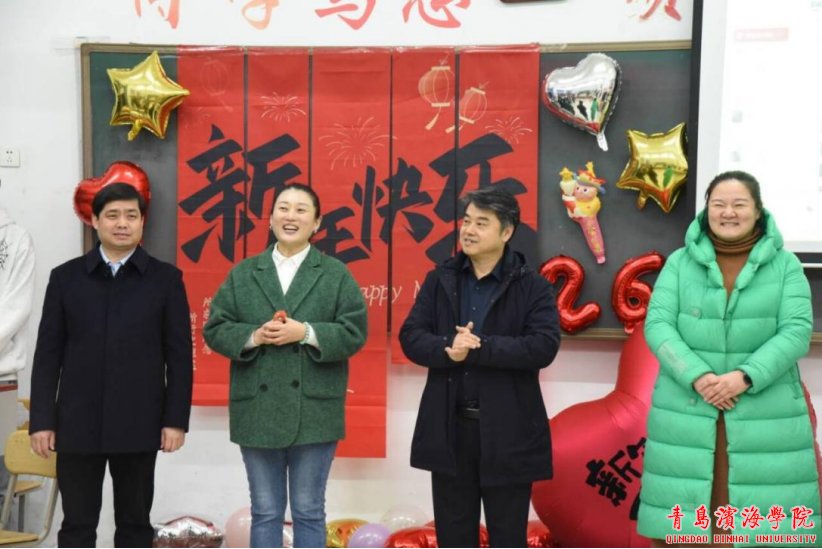 将龙马精神的奋进力量与迎新的喜悦融入