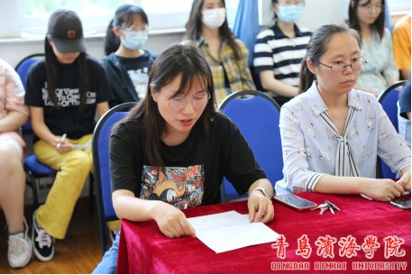 四名同志宣读了入党志愿书