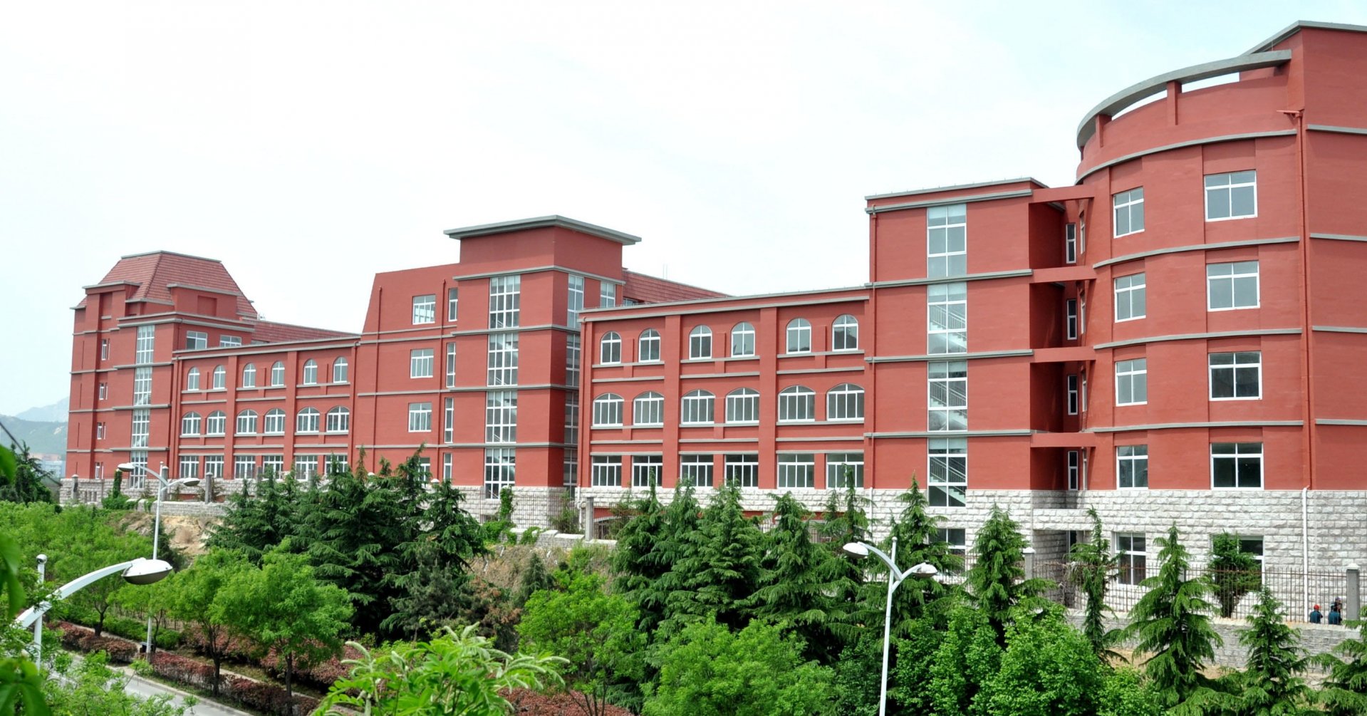 强化全院师生党员党性修养